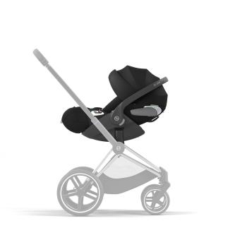 Babyschale auf dem Kinderwagen